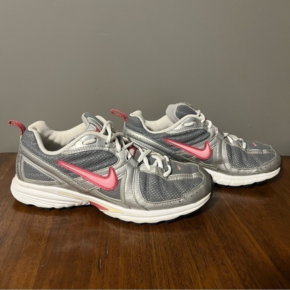 Nike Impact Zone Retro Women
Size 11 Gray Pink Athletic
Running Shoes 327860-061 - Picture 4 of 14